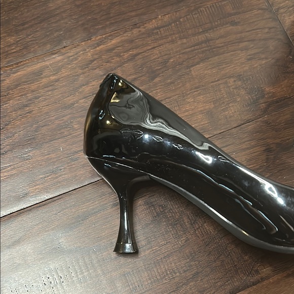 Elegant Black Patent Leather Heels - Picture 5 of 6